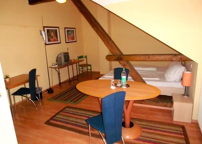 HAHNE s GÄSTEHAUS Laatzen